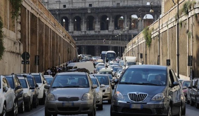 Blocco auto Roma oggi, domenica 9 febbraio 2020: orari stop traffico e i veicoli che non possono circolare