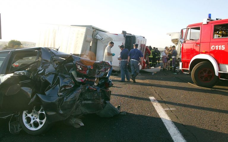 Comiso, tamponamento a catena poco fa: coinvolte moltissime automobili. Ci sono feriti e soccorsi in azione