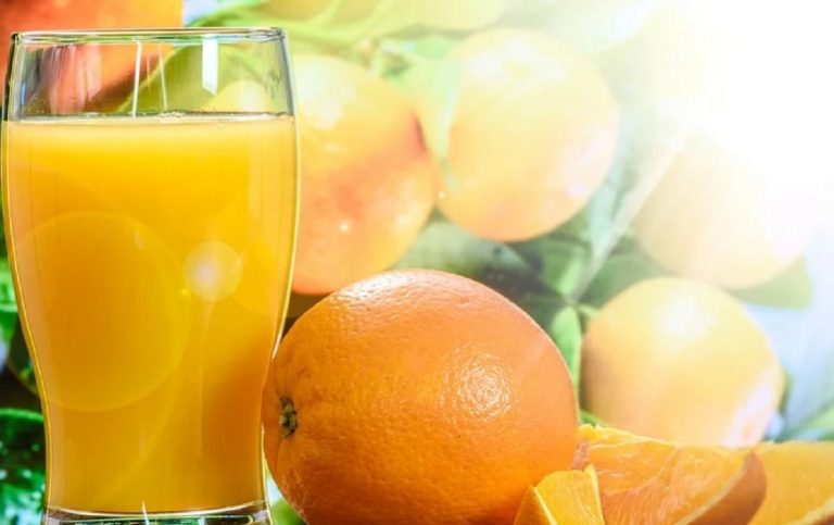 Vitamina C, grazie al potere antiossidante rende la pelle sempre giovane e sana Vitamina C, grazie al potere antiossidante rende la pelle sempre giovane e sana