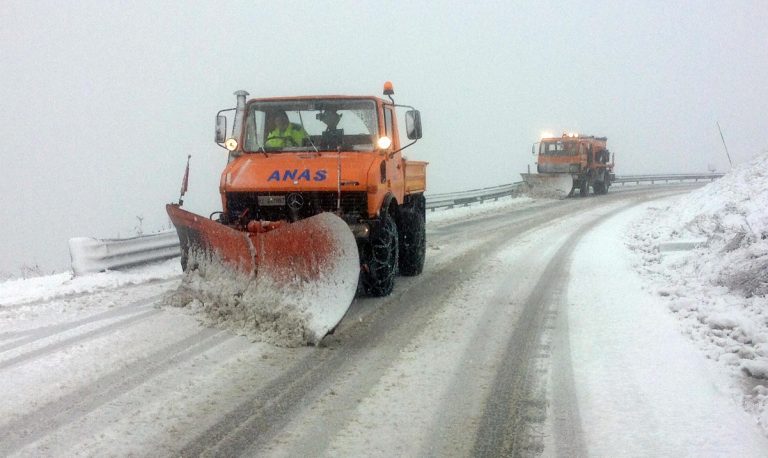 METEO – Svolta in arrivo, IRRUZIONE FREDDA sta per colpire l’Italia con NEVICATE a quote medio-basse. Ecco quando e dove