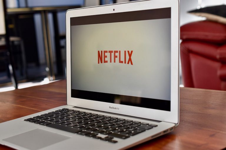 Netflix lavora al blocco della condivisione della password: ecco cosa può succedere