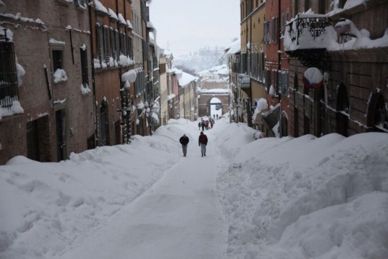 Meteo – Neve forte in arrivo fino a quote basse, ecco le regioni colpite Meteo – Neve forte in arrivo fino a quote basse, ecco le regioni colpite