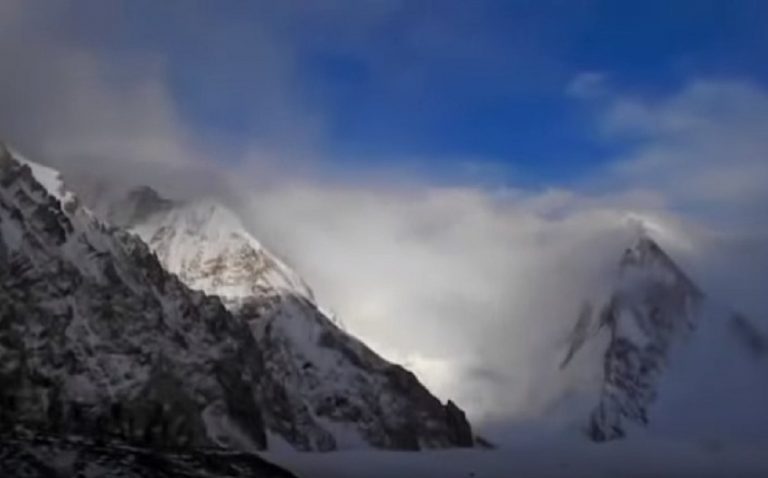 Alpinismo, Gasherbrum I, la delusione di Moro e Lunger: nella notte il vento ha cancellato il lavoro di alcune settimane