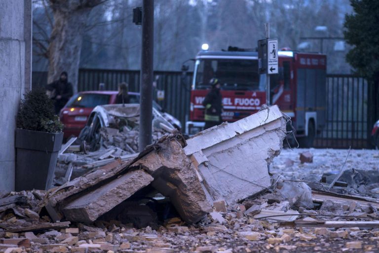 Catania, crolla una palazzina: 7 famiglie evacuate – VIDEO