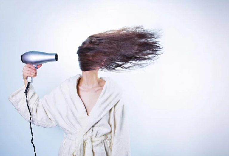 Capelli secchi e diradati ? Potresti avere una carenza di queste vitamine