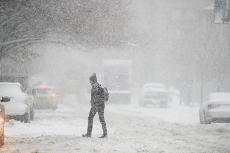 METEO – Nuova MAZZATA all’ANTICICLONE, arrivano correnti più fredde: vagonate di NEVE imperverseranno a quote medie sulle ALPI, i dettagli