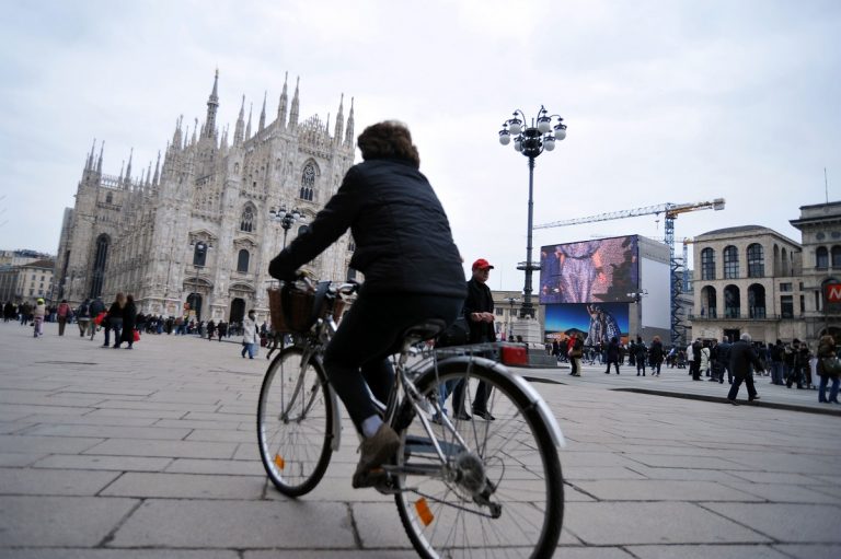 METEO MILANO: ancora PIOGGIA, poi migliora con possibili GELATE al mattino