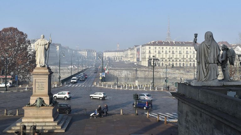 METEO TORINO – STABILE per i GIORNI DELLA MERLA, ma sorprese FREDDE potrebbero arrivare nel mese di FEBBRAIO, ecco quali