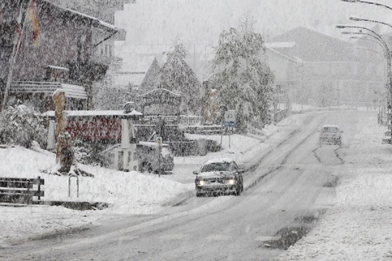 METEO – GELO e NEVE colpiranno l’ITALIA, ecco le regioni più a rischio nei prossimi giorni