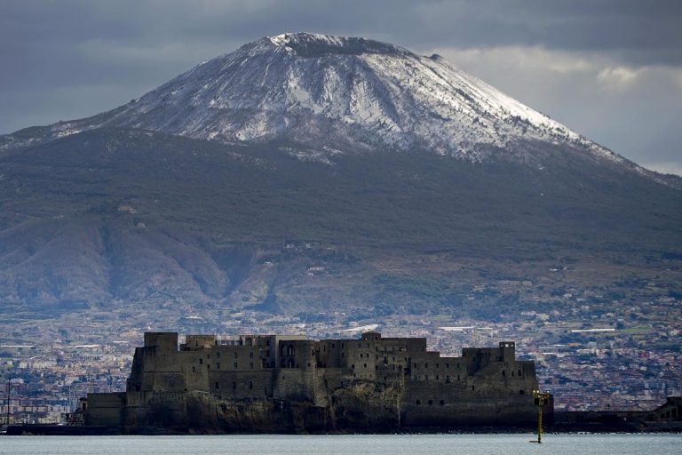 METEO NAPOLI – PEGGIORAMENTO in arrivo nelle prossime ore accompagnato da temperature in picchiata: ecco i dettagli