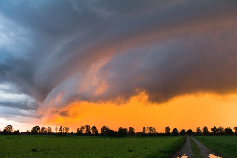 METEO DIRETTA – Fronte FREDDO in azione sull’ITALIA, forte LINEA TEMPORALESCA in discesa, i dettagli