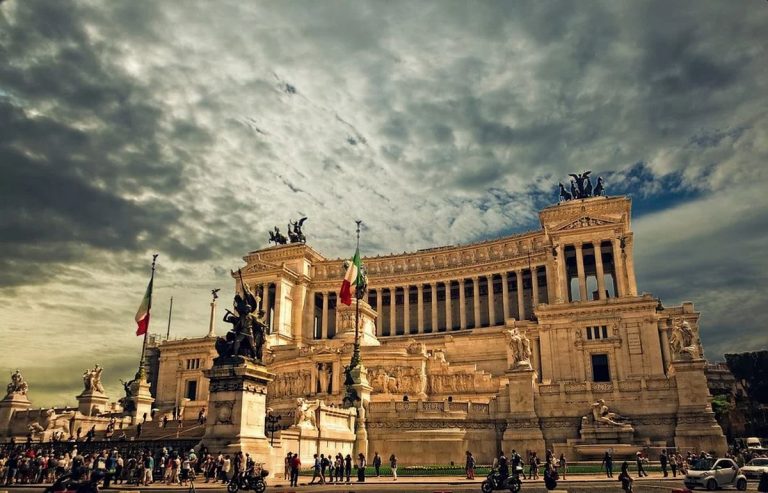 METEO ROMA – Venti IMPETUOSI in arrivo sulla Capitale, FREDDO ma STABILE, ecco le previsioni