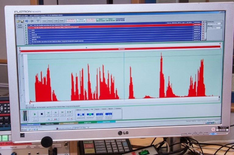 Segnali radio misteriosi dallo spazio, secondo uno studio potrebbero essere esplosioni che si ripetono nel tempo Segnali radio misteriosi dallo spazio, secondo uno studio potrebbero essere esplosioni che si ripetono nel tempo