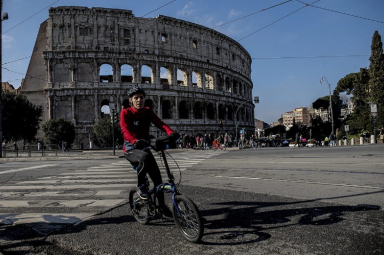 METEO ROMA – Clima tutt’altro che INVERNALE sulla Capitale, ma arriva qualche PIOGGIA: vediamo quando