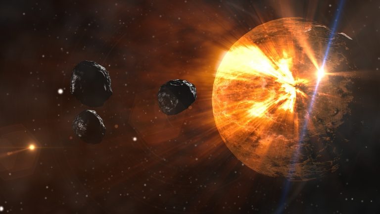 Il Sole, prima di morire, diventerà molto più grande e luminoso, frantumando gli asteroidi in polvere Il Sole, prima di morire, diventerà molto più grande e luminoso, frantumando gli asteroidi in polvere