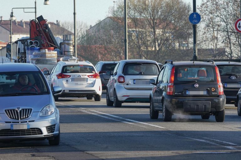 Blocco auto Torino oggi, domenica 16 febbraio 2020: orari stop e veicoli che non possono circolare