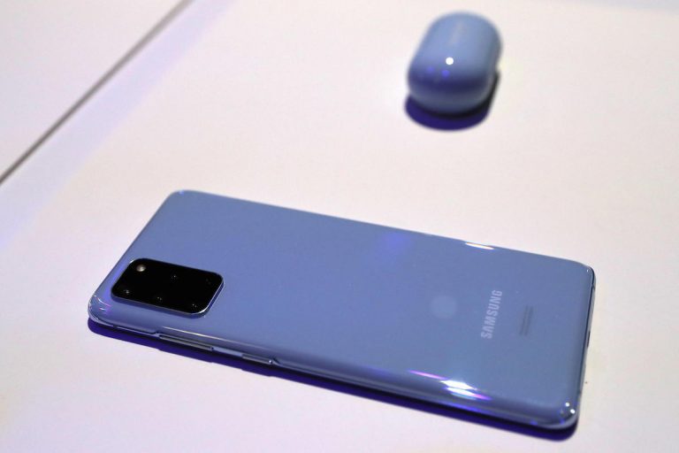Samsung Galaxy S20 Ultra, il caricabatterie che ricarica in tempi record: ecco in quanto arriva al 100%