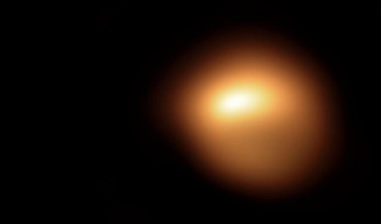 Betelgeuse si è oscurata improvvisamente: ecco le possibili cause