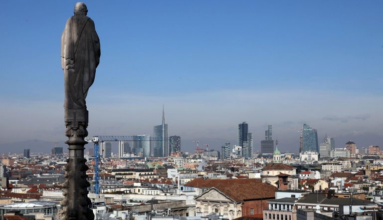 METEO MILANO – SCHIARITE man mano più ampie in città e clima primaverile, tutte le previsioni