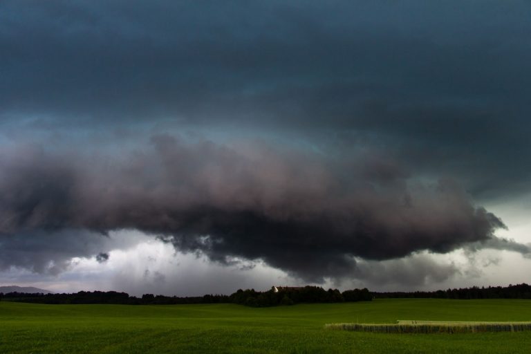 METEO ITALIA – Maltempo e FRONTE FREDDO in arrivo, poi SUPER BOLLA CALDA: ecco i dettagli