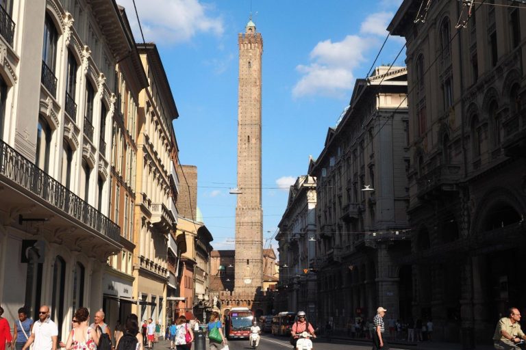 METEO BOLOGNA – Prosegue la fase di STABILITA’, con NUBI IRREGOLARI alternate a momenti SOLEGGIATI, ecco le previsioni