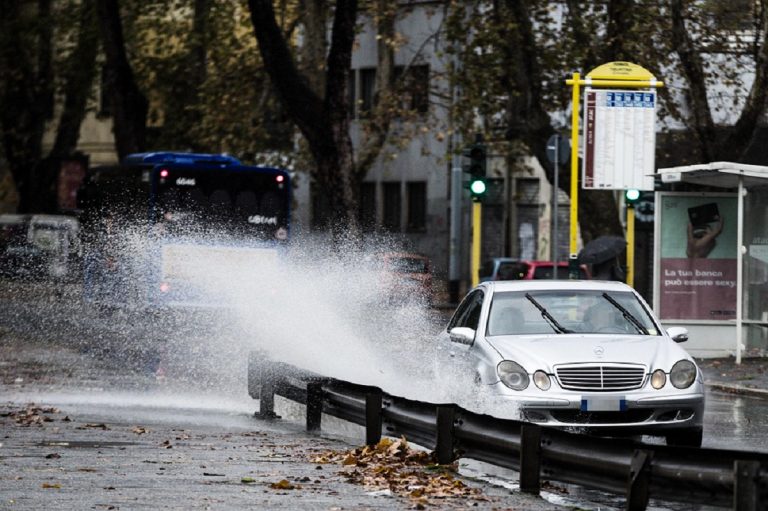 METEO ROMA – Nuova ondata di MALTEMPO in arrivo con acquazzoni o temporali, ecco i dettagli per il prossimo weekend