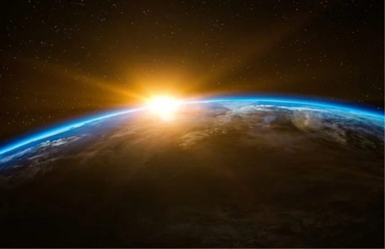 Una giovane studentessa ha scoperto 17 pianeti, di cui uno abitabile come la Terra Una giovane studentessa ha scoperto 17 pianeti, di cui uno abitabile come la Terra