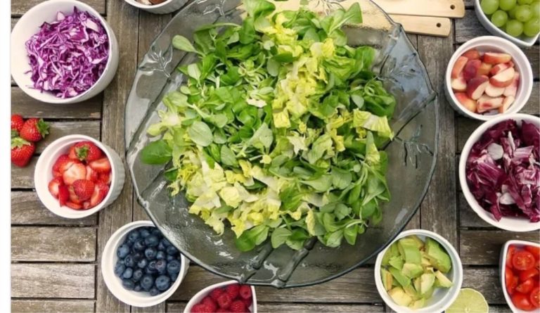 Dieta, ecco come provare a superare i 100 anni di età: cosa mangiare Dieta, ecco come provare a superare i 100 anni di età: cosa mangiare