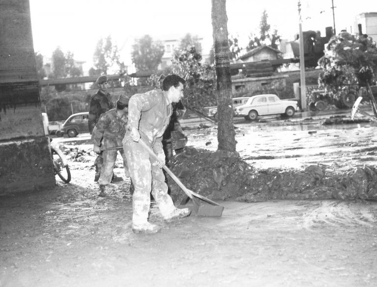 METEO – Il TEMIBILE ALLUVIONE di FIRENZE del 1966 che provocò decine di morti, esploriamo il passato