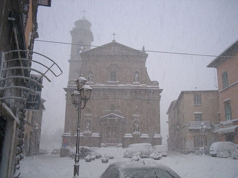 METEO – Torna il freddo nei prossimi giorni in ITALIA ma non mancherà anche la NEVE, ecco dove secondo gli ultimi aggiornamenti
