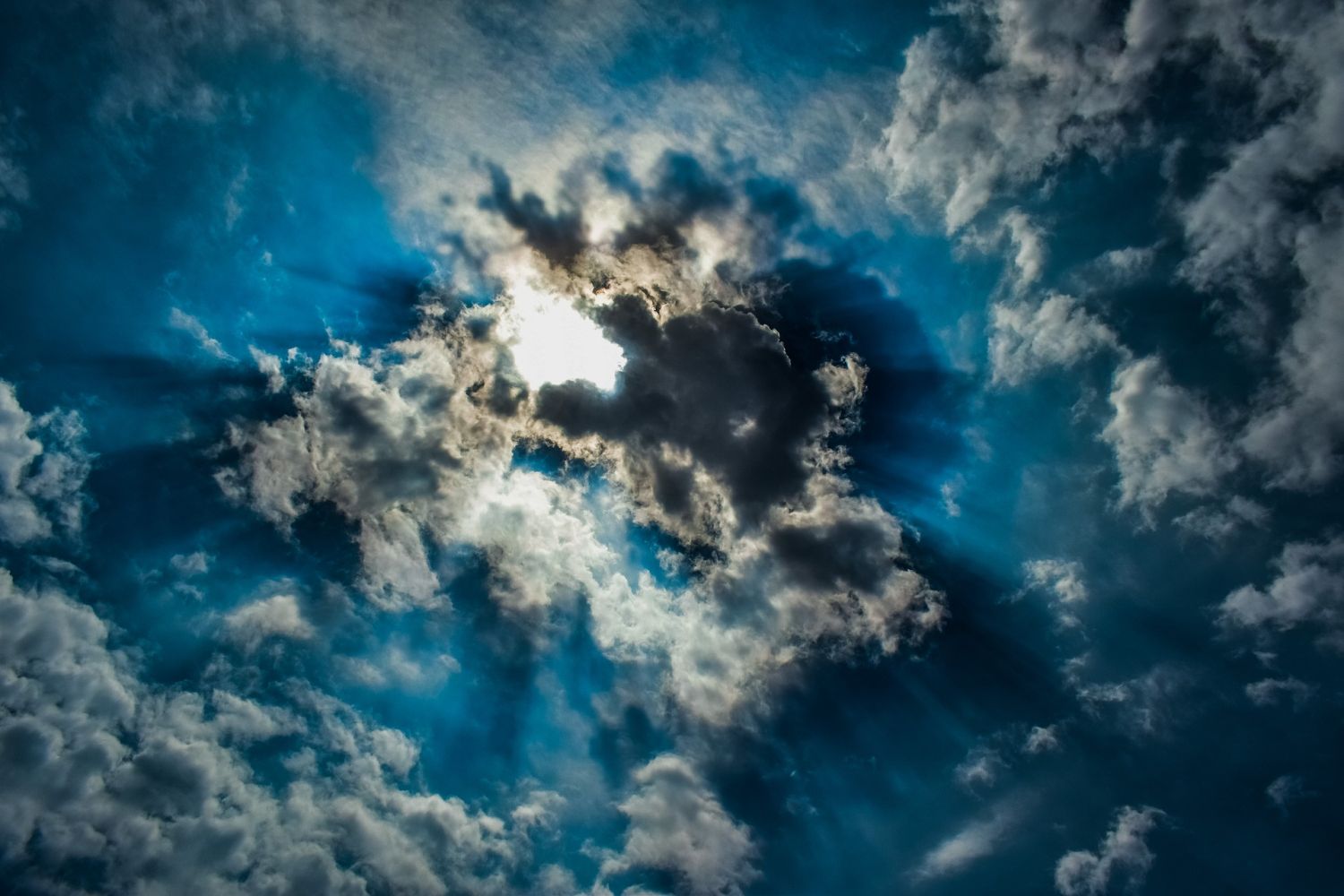 METEO ITALIA – Ancora molte nubi al Sud, possibili PIOGGE: vediamo dove al dettaglio