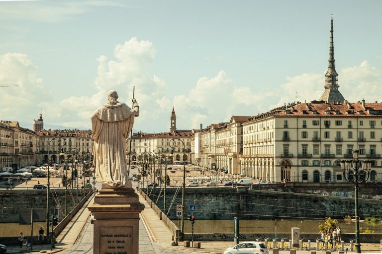 METEO TORINO – Disturbi NUVOLOSI alternati a fasi SOLEGGIATE, arrivano le SCHIARITE: ecco le previsioni