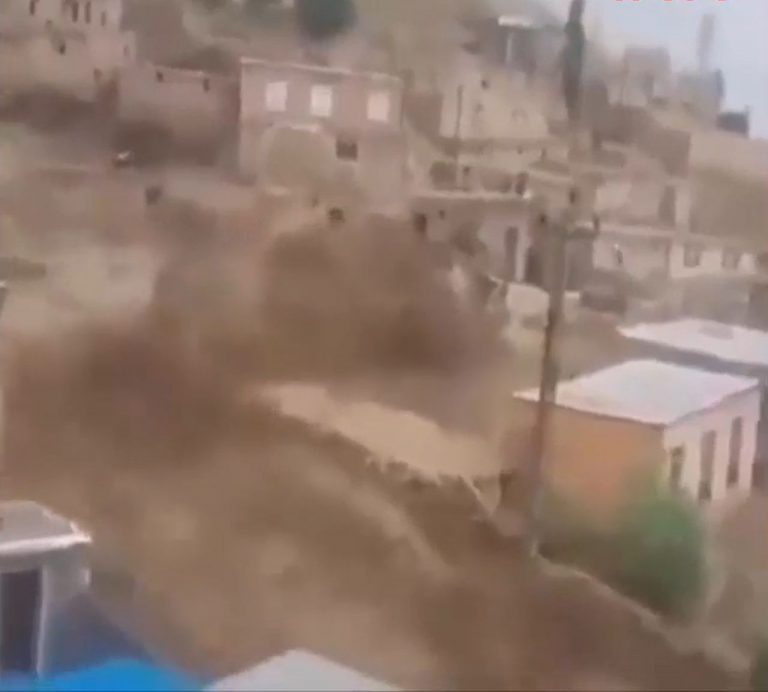 METEO – Gravi INONDAZIONI danneggiano abitazioni e provocano almeno 2 morti, VIDEO di quanto accaduto nello Yemen