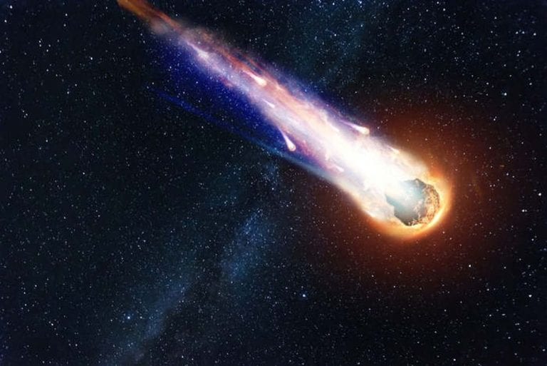 Un meteorite appare in cielo e genera un “boom sonico”: ecco cosa è successo e dove (VIDEO)