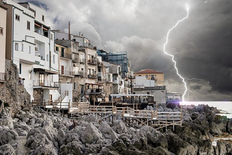 PREVISIONI METEO – Profonda DEPRESSIONE nel Mediterraneo, forte e diffuso MALTEMPO in arrivo, ecco quando e dove