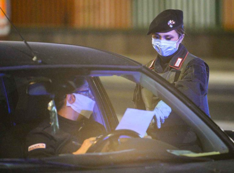 Coronavirus, chiusa la piazza della “movida” di Brescia per ordinanza del Sindaco: ecco tutti i dettagli Coronavirus, chiusa la piazza della “movida” di Brescia per ordinanza del Sindaco: ecco tutti i dettagli