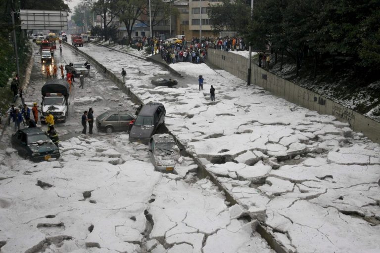 METEO - VIOLENTA GRANDINATA a KASTELA, CROAZIA, provoca ...