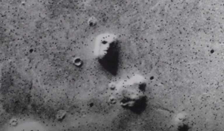 Il volto su Marte, svelato il mistero dell’immagine che ha dato vita a centinaia di teorie per decenni Il volto su Marte, svelato il mistero dell’immagine che ha dato vita a centinaia di teorie per decenni