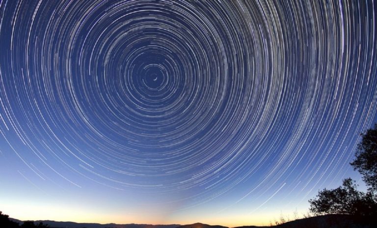 Gli astronomi rilevano uno strano “ronzio” di sottofondo proveniente dall’Universo: le ipotesi Gli astronomi rilevano uno strano “ronzio” di sottofondo proveniente dall’Universo: le ipotesi