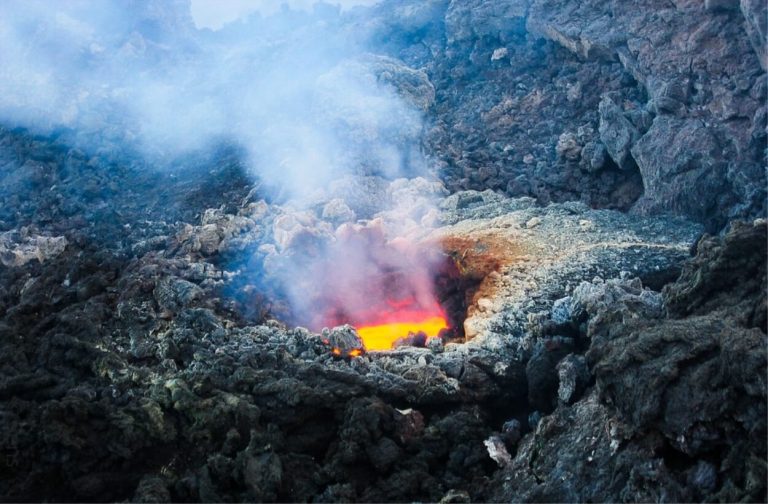 L’Ingv registra un nuovo incremento dell’attività stromboliana, ecco cosa sta accadendo L’Ingv registra un nuovo incremento dell’attività stromboliana, ecco cosa sta accadendo