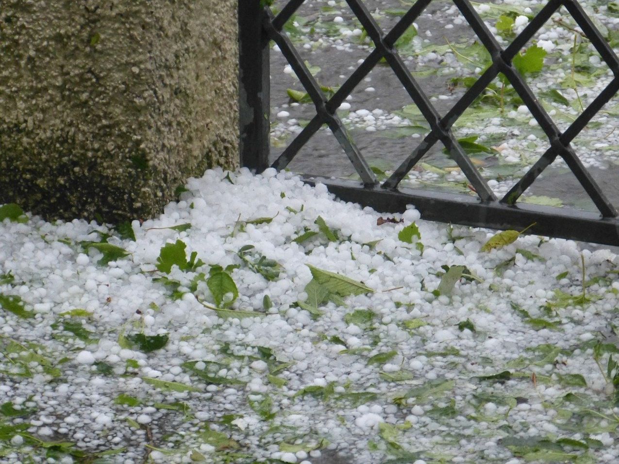 METEO - Lo STRAPPO del WEEK-END! Nubifragi e GRANDINE fin sulle coste: ZONE COLPITE