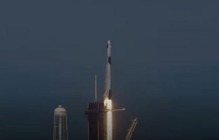 La Dragon di Elon Musk lanciata in orbita: inizia una nuova era La Dragon di Elon Musk lanciata in orbita: inizia una nuova era
