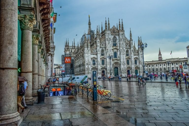 METEO MILANO – Giornata autunnale con PIOGGE diffuse e continue, ecco le previsioni per il weekend