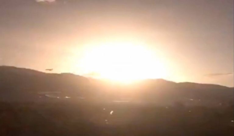 Grossa palla di fuoco illumina il cielo della Turchia: lo spettacolare video del meteorite avvistato da migliaia di persone Grossa palla di fuoco illumina il cielo della Turchia: lo spettacolare video del meteorite avvistato da migliaia di persone