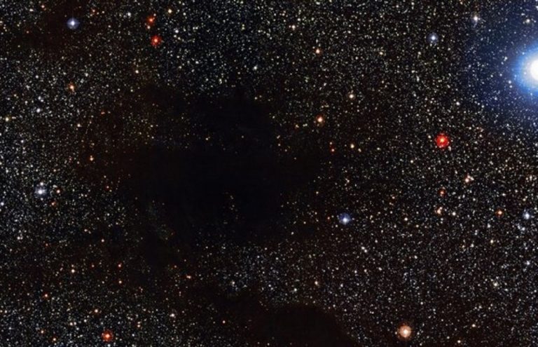 Identificata una galassia solitaria in mezzo al vuoto cosmico