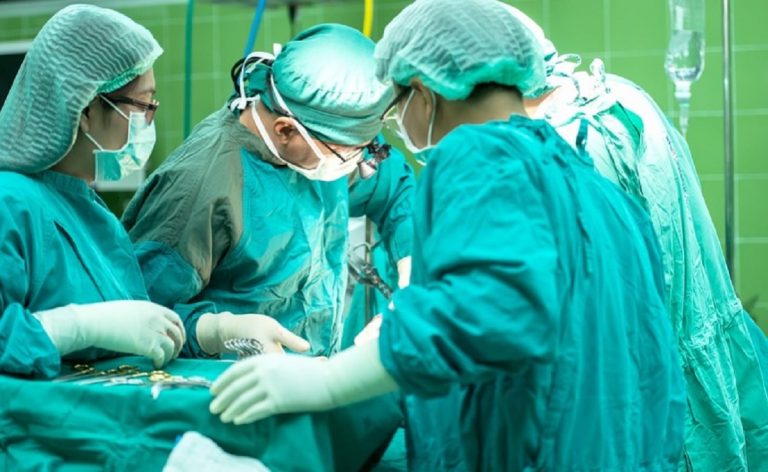 Boom di polmoniti tra i giovani e reparti pieni, gli strani sintomi della nuova influenza: cosa sta accadendo Boom di polmoniti tra i giovani e reparti pieni, gli strani sintomi della nuova influenza: cosa sta accadendo