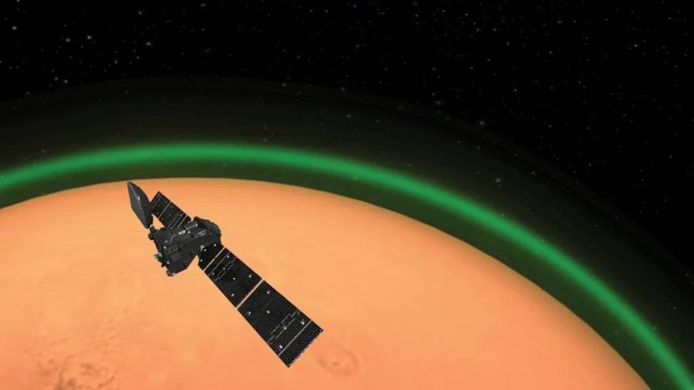 Rilevato incredibile bagliore verde attorno a Marte: ecco di che si tratta e da cosa è causato