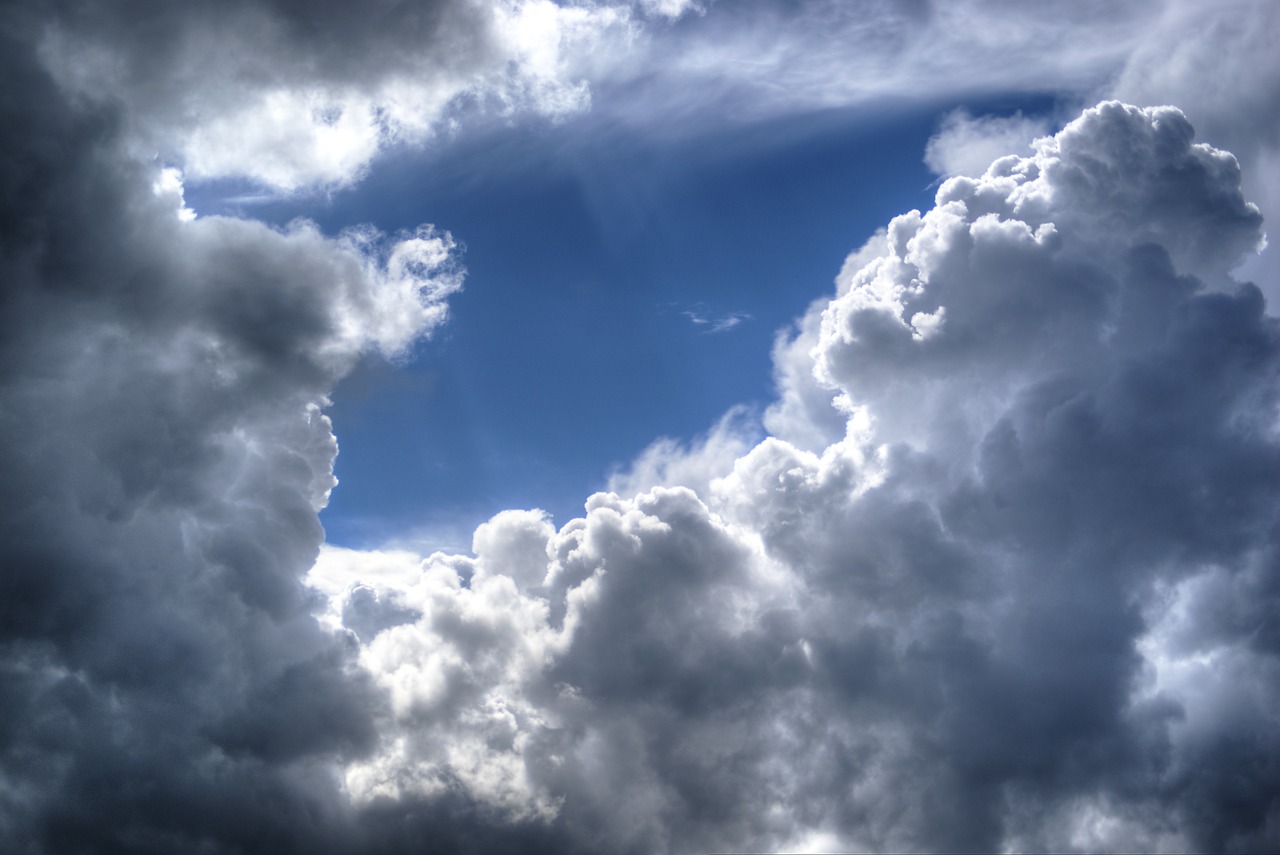METEO ITALIA – Goccia fredda in AZIONE su alcune regioni con piogge SPARSE, poi strada spianata verso l’Estate?