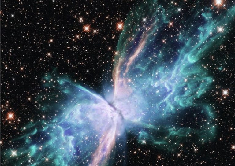 Spettacolare “farfalla cosmica” avvistata da Hubble nello spazio: lo splendido video Spettacolare “farfalla cosmica” avvistata da Hubble nello spazio: lo splendido video