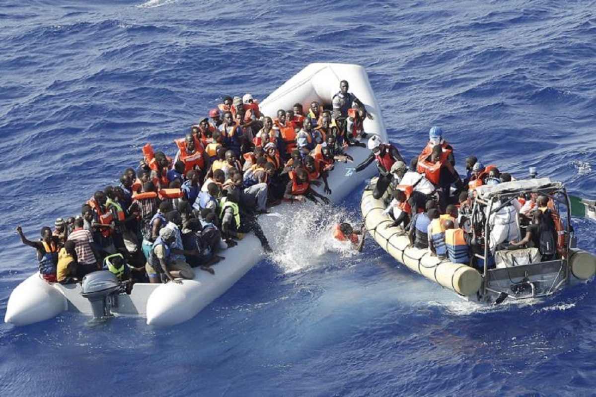 Migranti Nuova Tragedia Sul Mediterraneo Gommone Affonda Al Largo